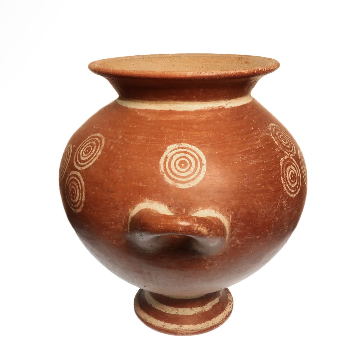 The other side of the olla, carrying a further group of concentric circles below the wide flaring rim.